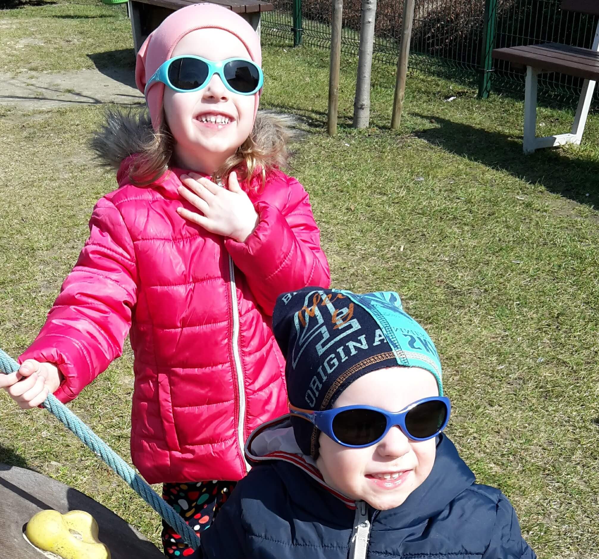 Okulary przeciwsłoneczne dla dzieci – tak czy nie?